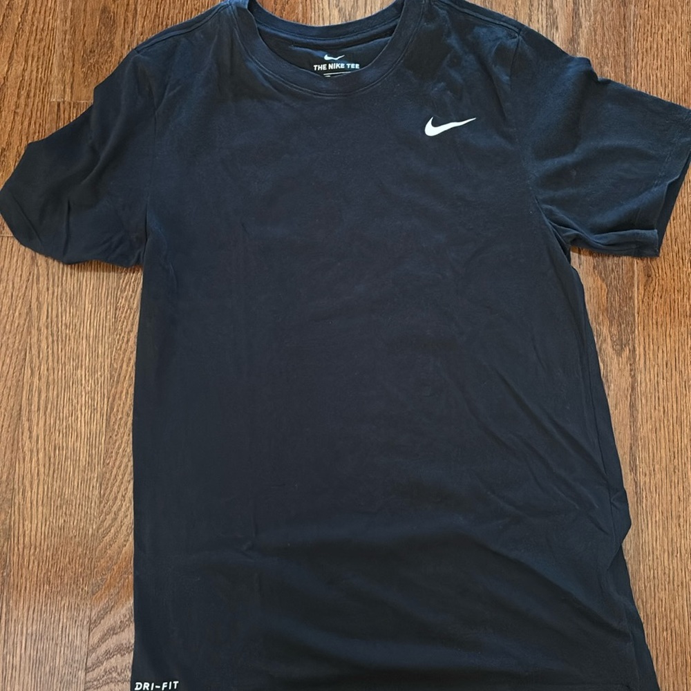 Black drift adult small Nike T.. good condition